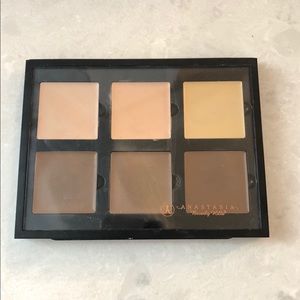 Anastasia Beverly Hills ✨